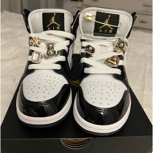 Nike Air Jordan 1 Mid SE (3.5Y)